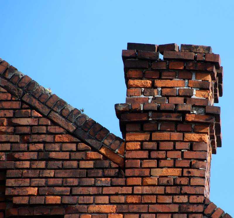 Signs Your Woodland Hills Home Needs a Chimney Inspection Damaged chimney on an Woodland Hills home showing cracks and missing mortar